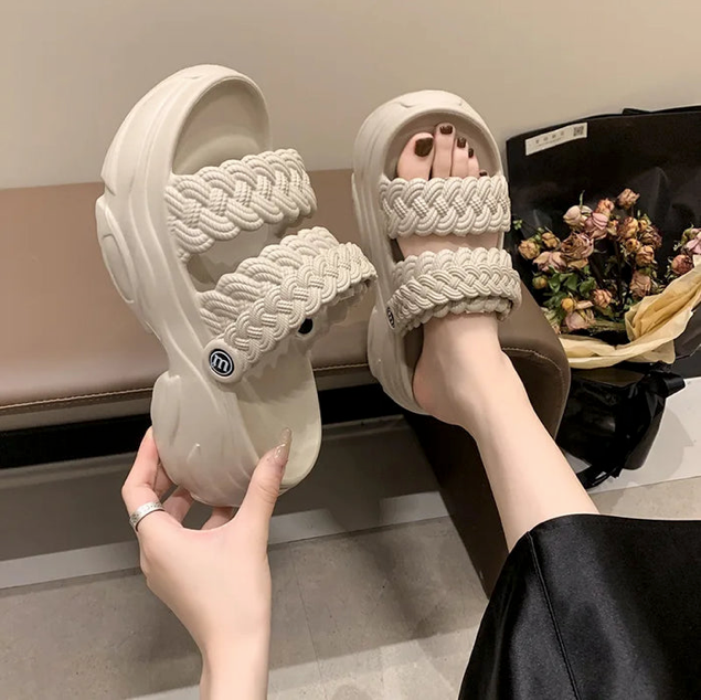 2025 Summer Women's Versatile Cloud Sandals